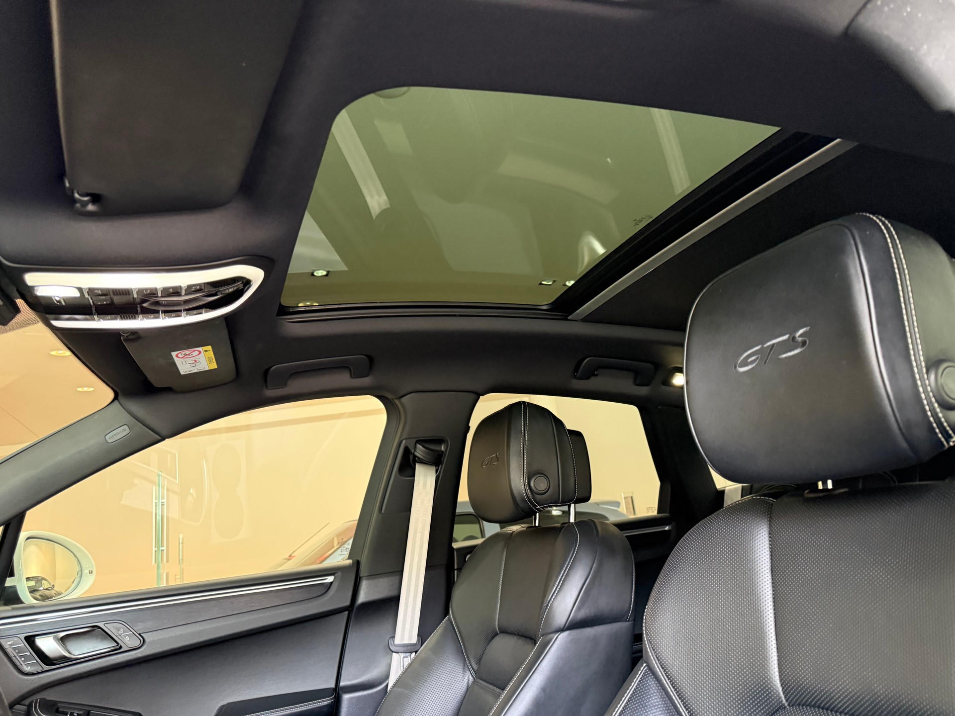 PORSCHE Macan GTS PDK-image-10
