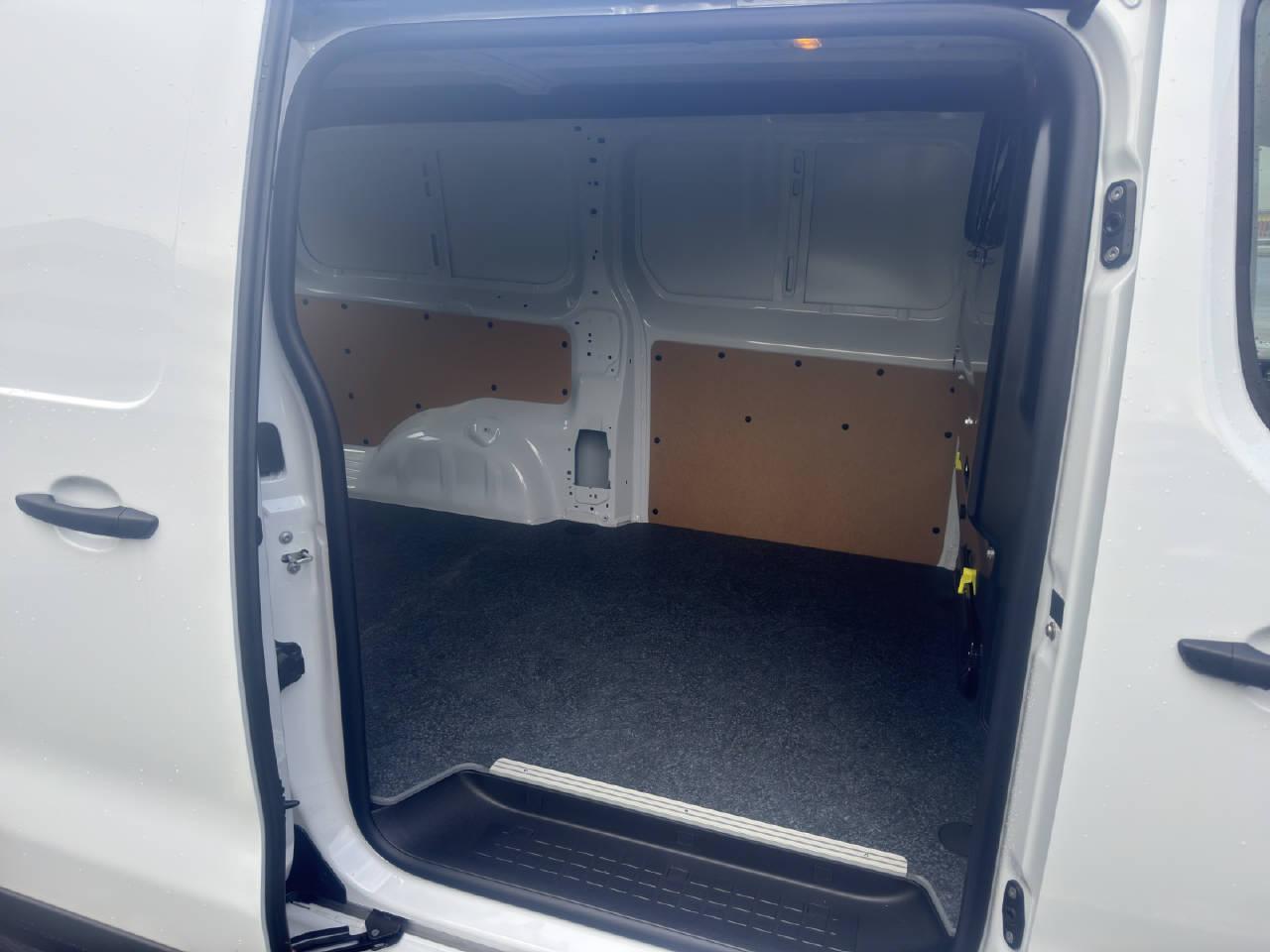 TOYOTA PROACE Van L2 2.0 D Active-image-10
