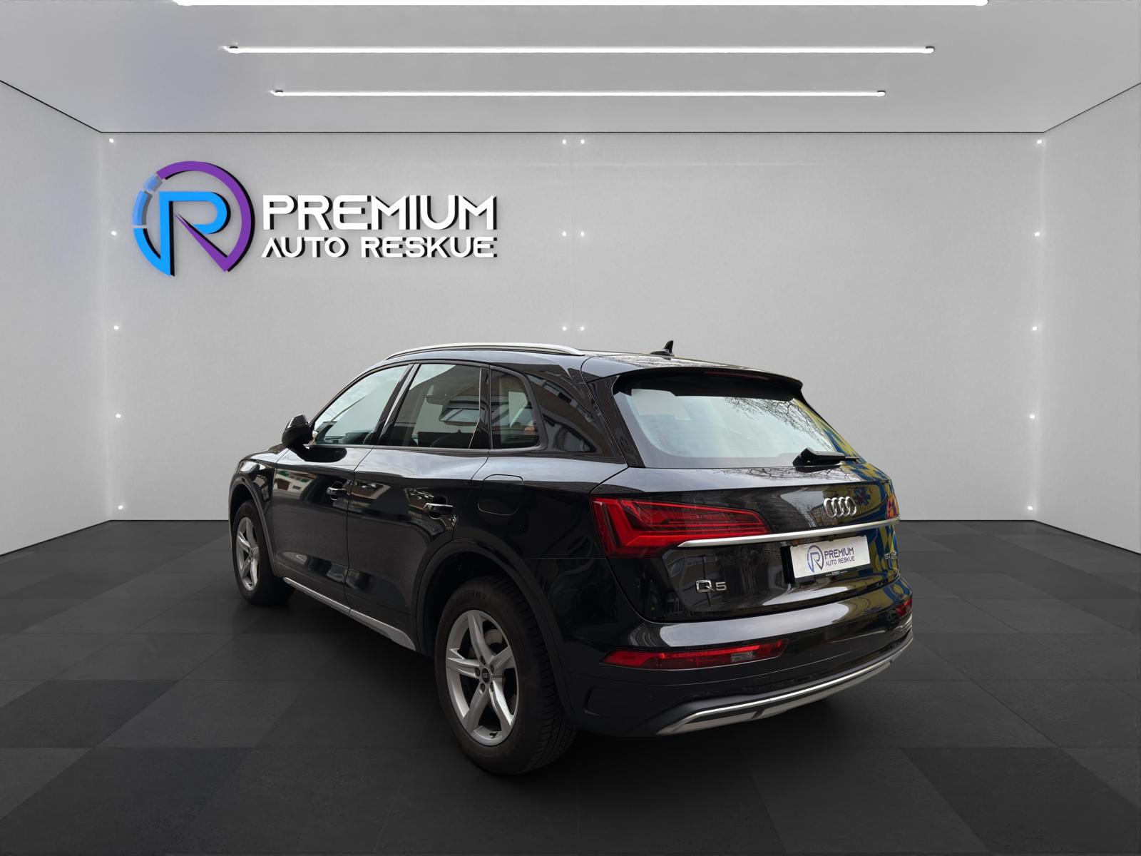 AUDI Q5 50 TFSI e PHEV quattro S-tronic-image-3
