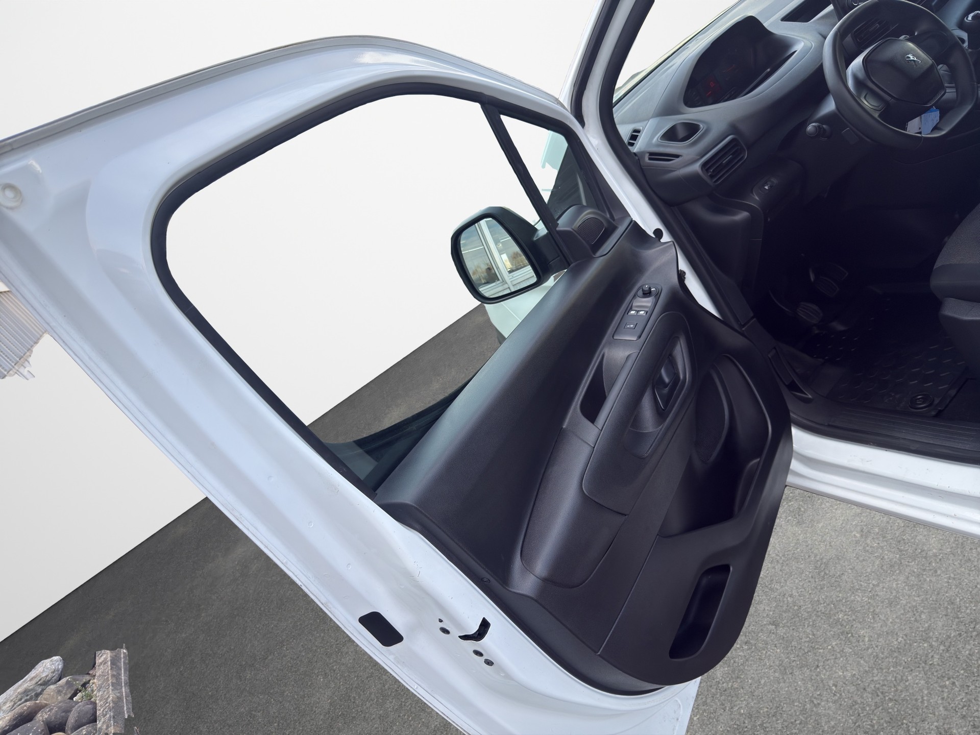 PEUGEOT Partner 1.6 Blue HDi Pro 650kg-image-12