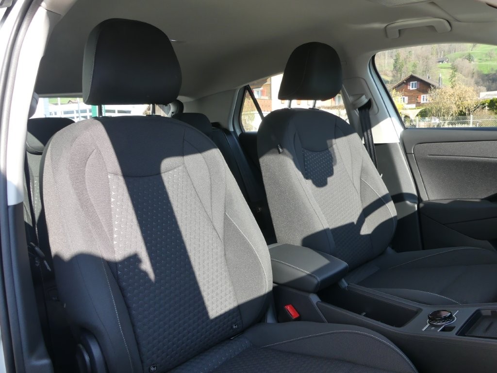 VW T-Roc 1.5 eTSI mHEV Life DSG-image-10
