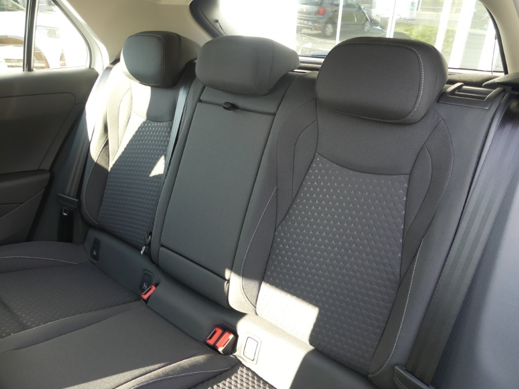 VW T-Roc 1.5 eTSI mHEV Life DSG-image-11