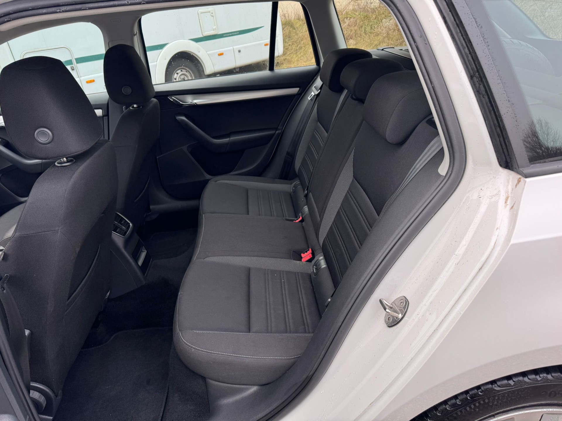 SKODA Octavia Combi 2.0 TDI Ambition 4x4 DSG-image-14