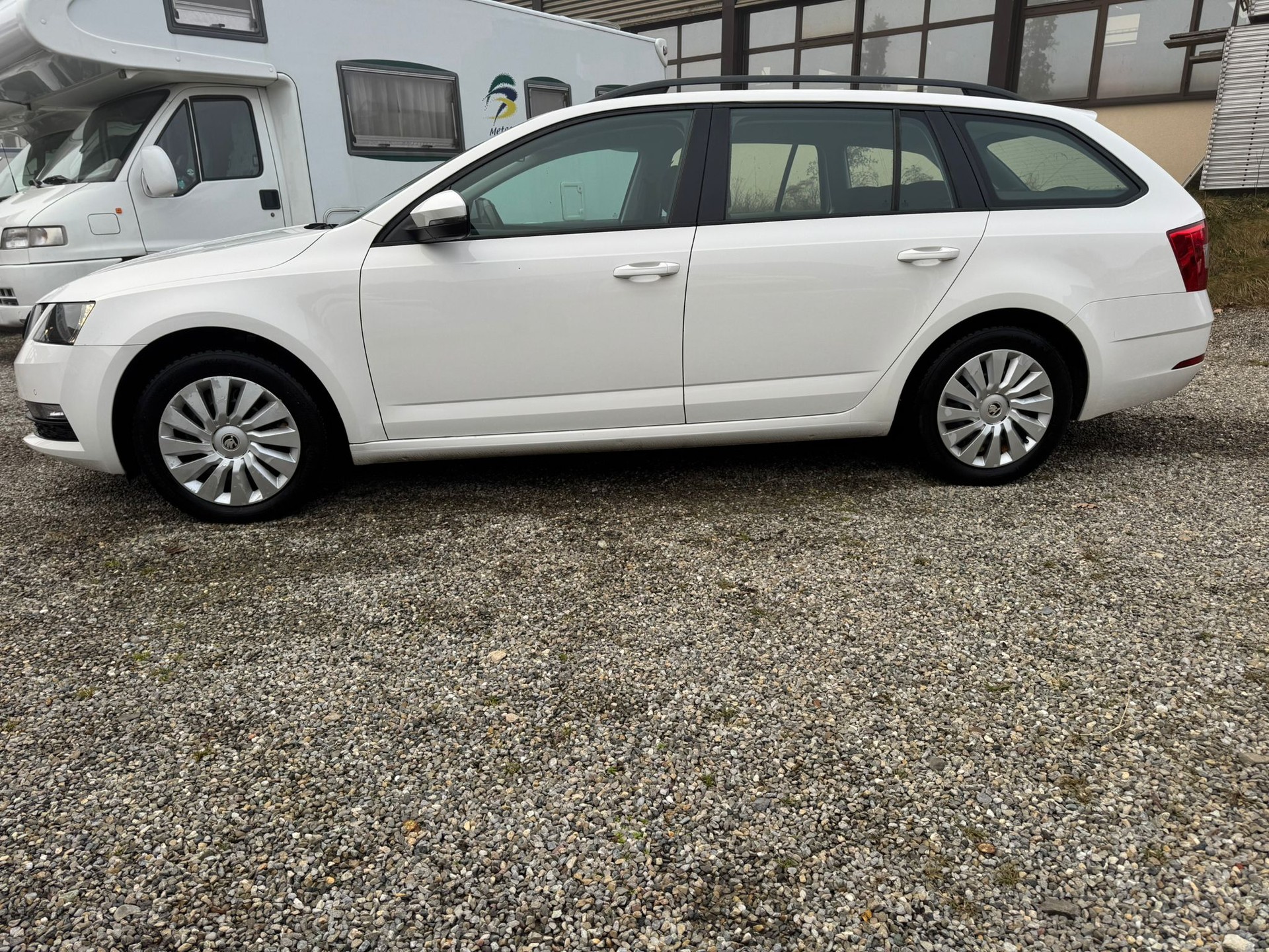 SKODA Octavia Combi 2.0 TDI Ambition 4x4 DSG-image-3