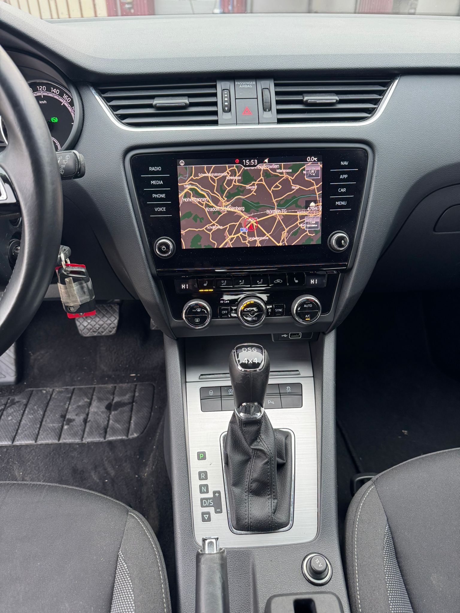 SKODA Octavia Combi 2.0 TDI Ambition 4x4 DSG-image-11