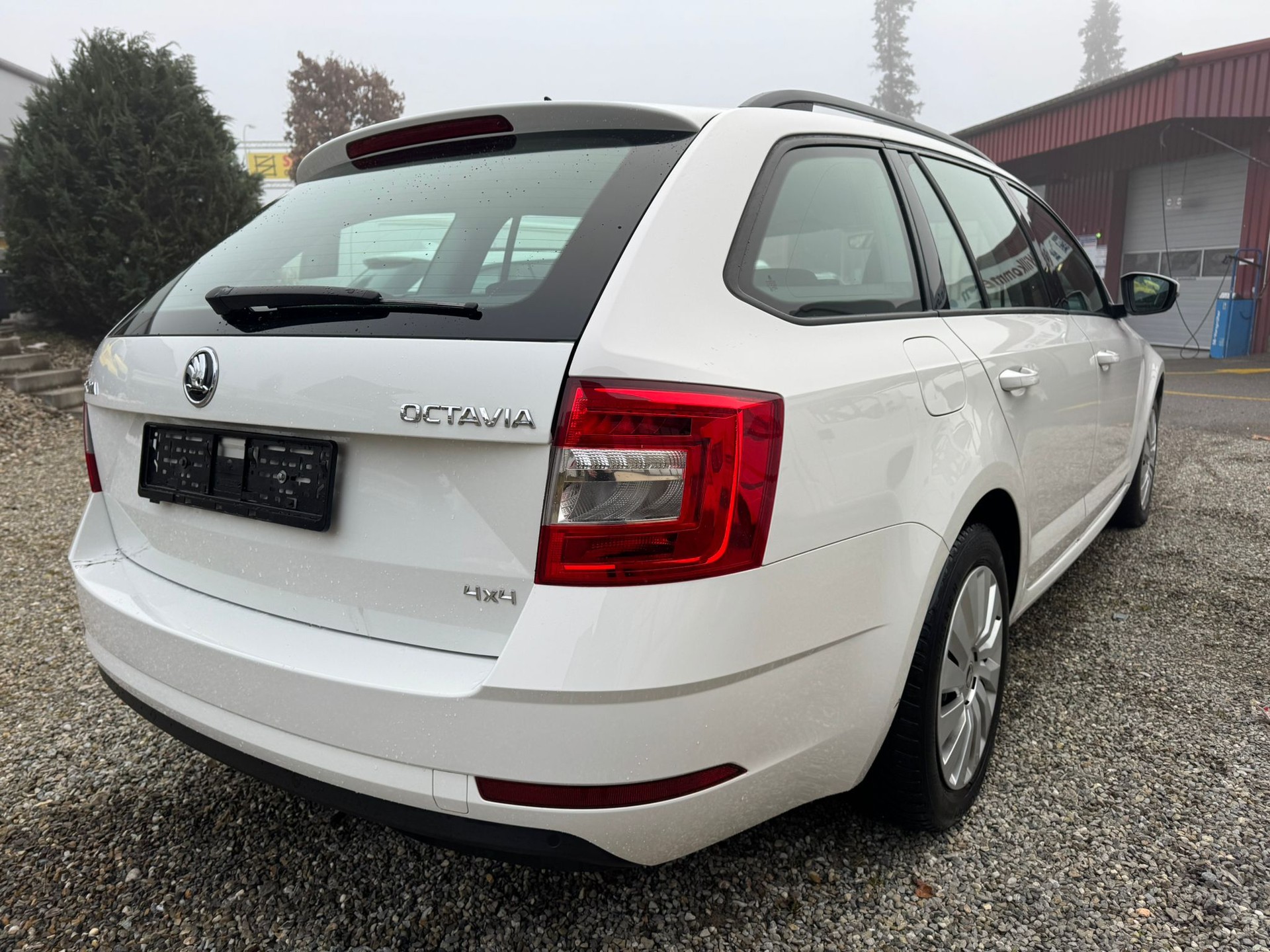 SKODA Octavia Combi 2.0 TDI Ambition 4x4 DSG-image-8