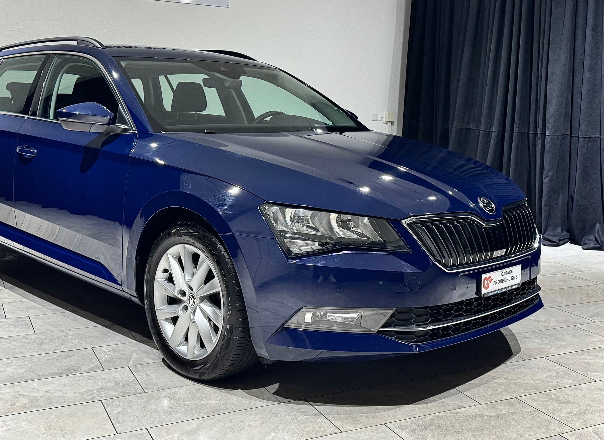 SKODA Superb Combi 1.8 TSI Ambition DSG | 1.Hand | AHK 1800Kg |-image-9