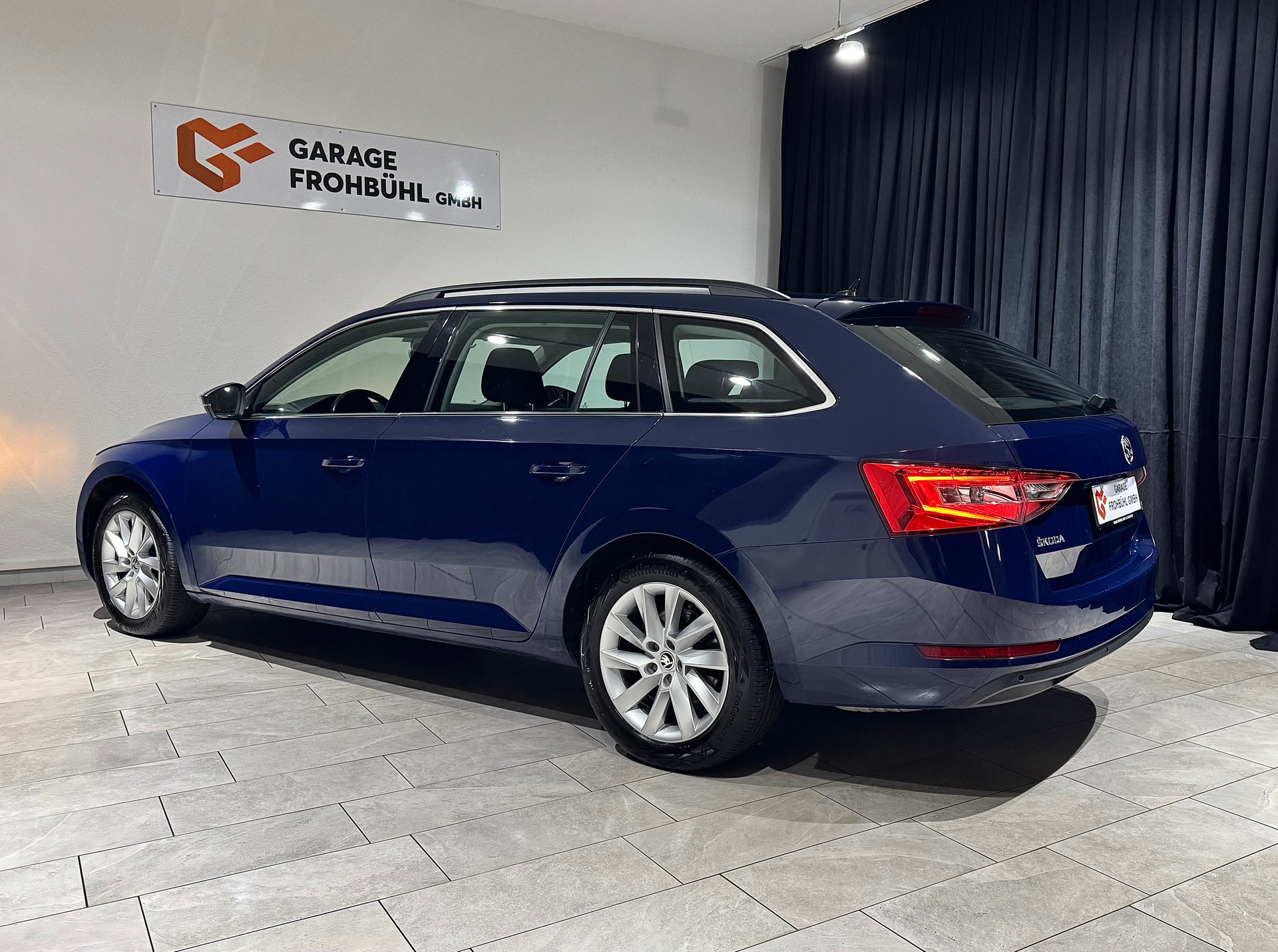 SKODA Superb Combi 1.8 TSI Ambition DSG | 1.Hand | AHK 1800Kg |-image-5