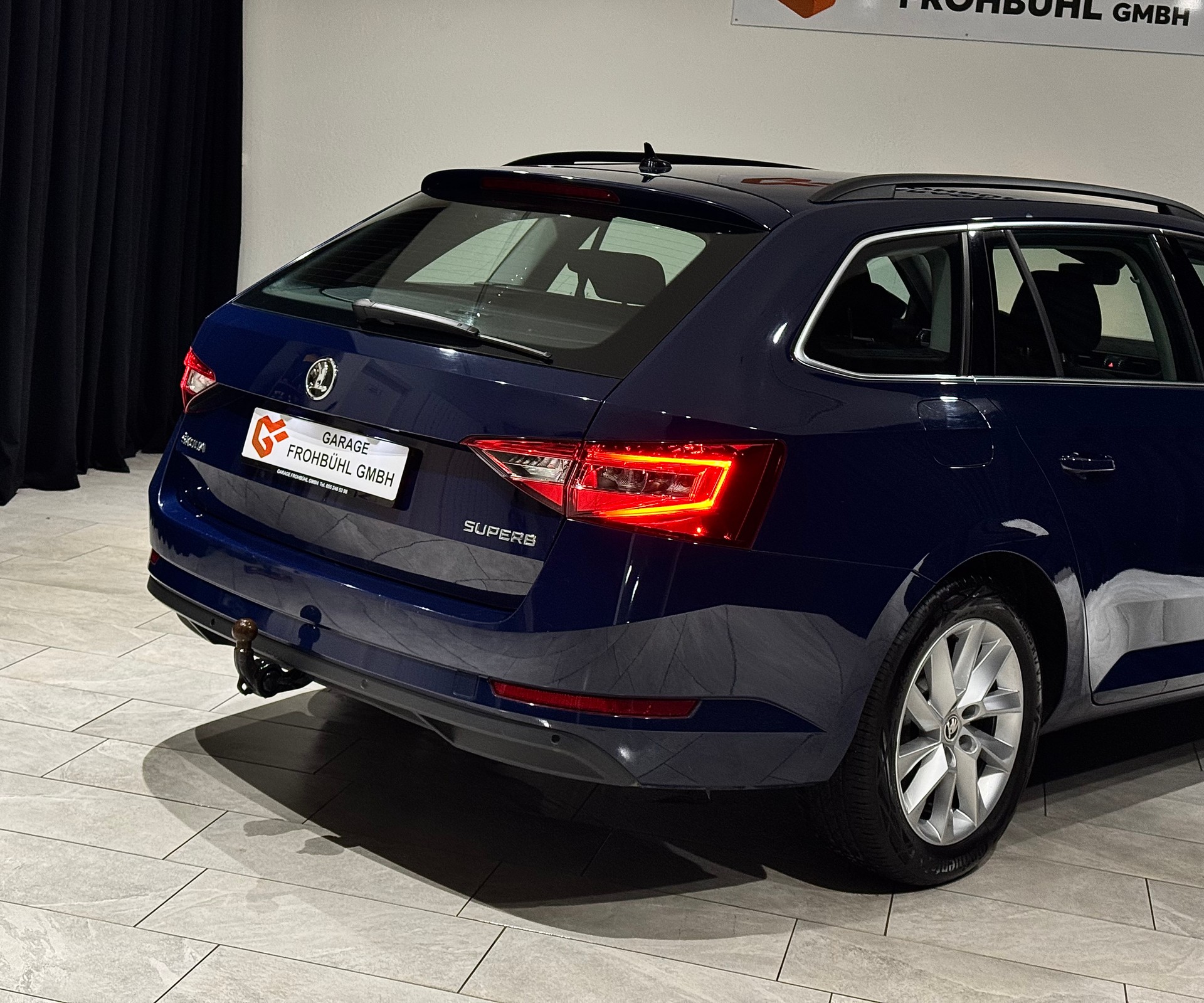 SKODA Superb Combi 1.8 TSI Ambition DSG | 1.Hand | AHK 1800Kg |-image-7