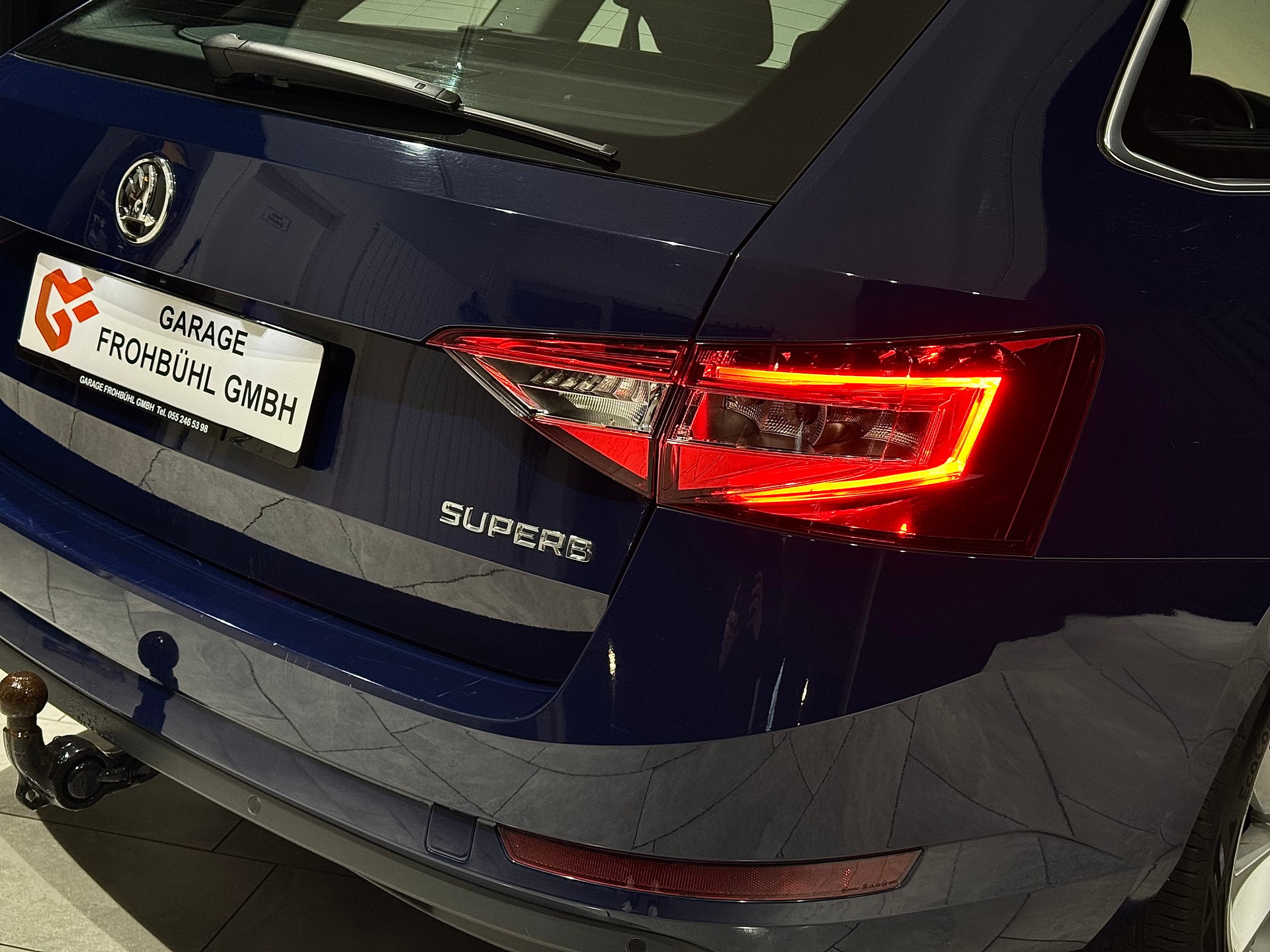 SKODA Superb Combi 1.8 TSI Ambition DSG | 1.Hand | AHK 1800Kg |-image-8