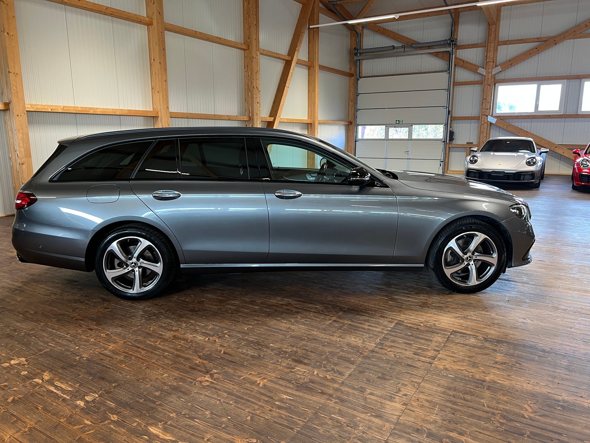 MERCEDES-BENZ E 220 d T 4Matic Avantgarde 9G-Tronic-showroom-element-3