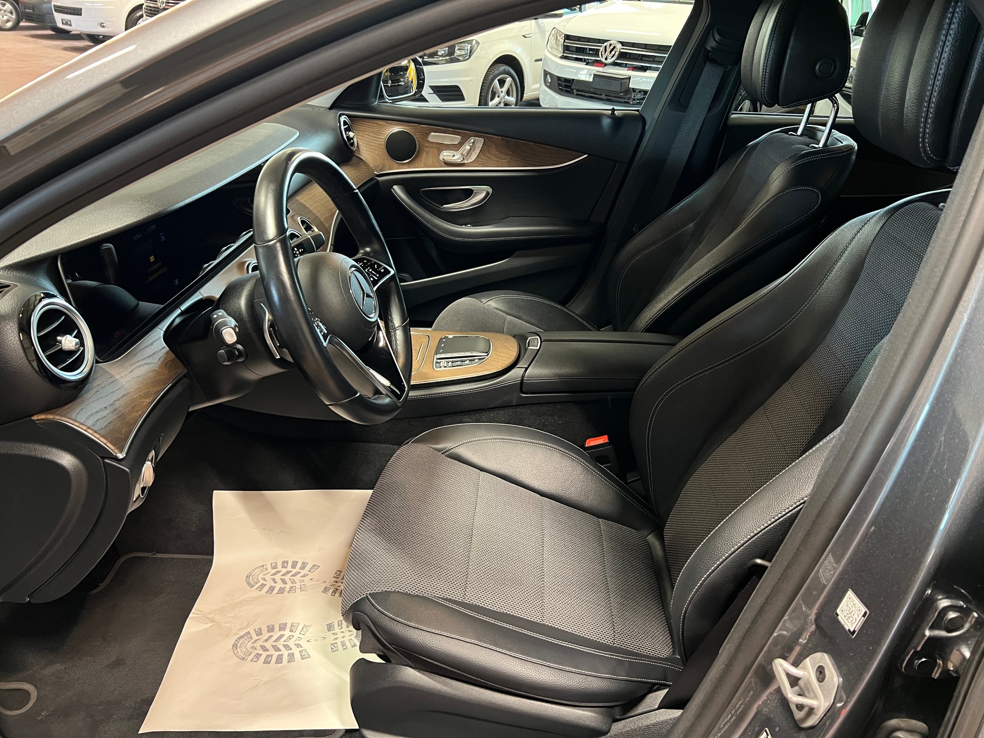 MERCEDES-BENZ E 220 d T 4Matic Avantgarde 9G-Tronic-image-8