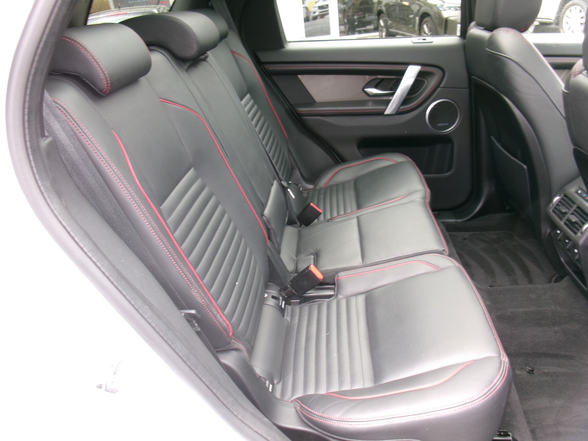 LAND ROVER Discovery Sport R Dyn D240 2.0D SD4 MHEV HSE AT9-image-18