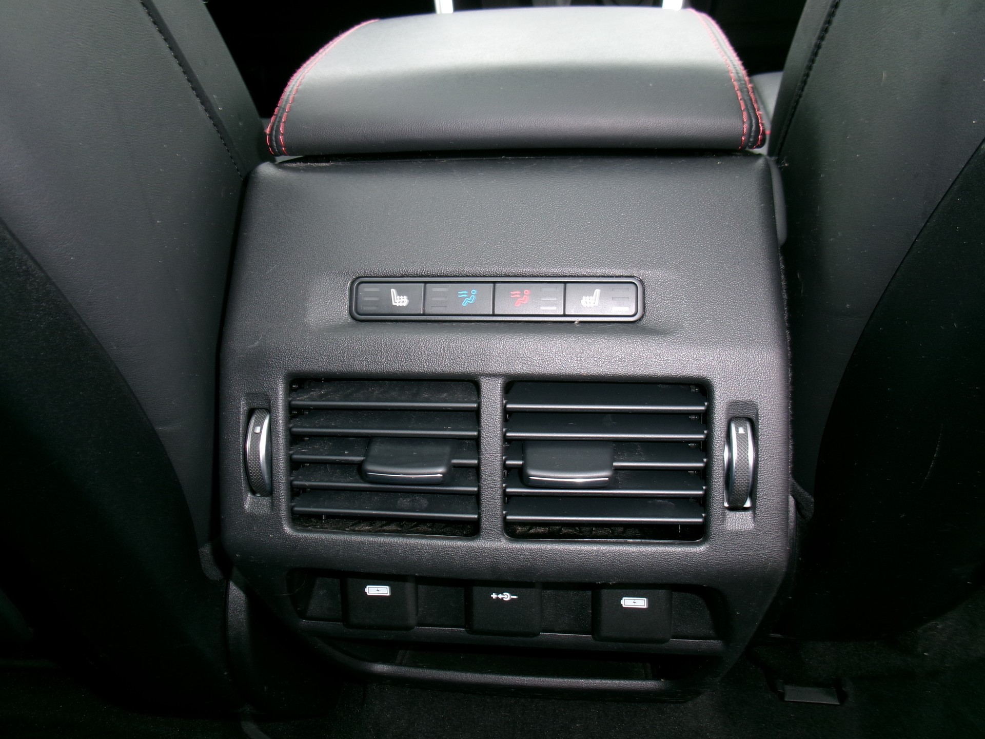 LAND ROVER Discovery Sport R Dyn D240 2.0D SD4 MHEV HSE AT9-image-17