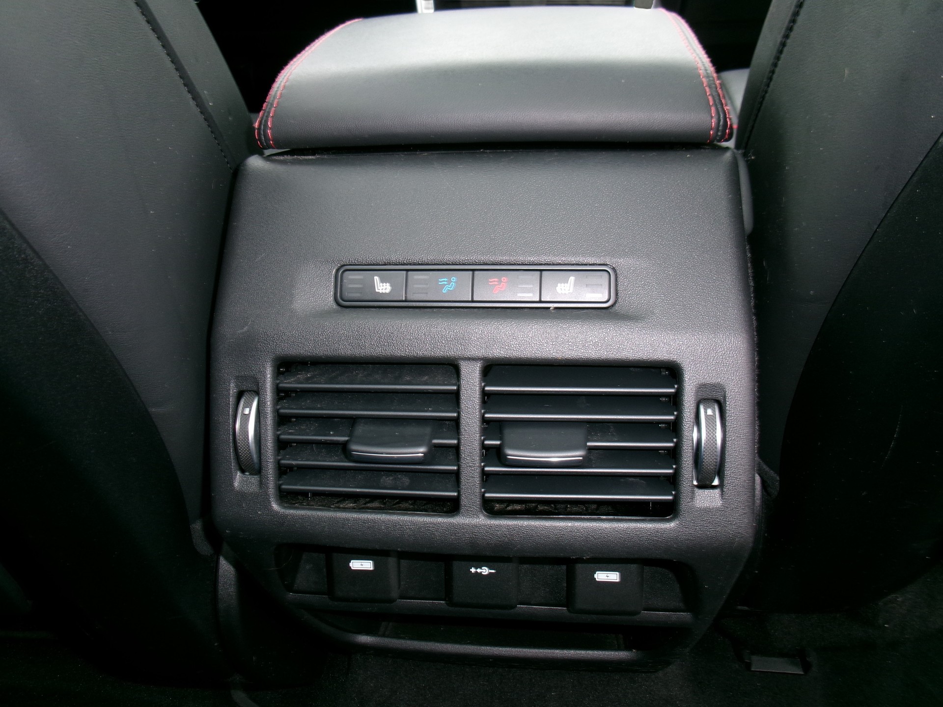 LAND ROVER Discovery Sport R Dyn D240 2.0D SD4 MHEV HSE AT9-image-17