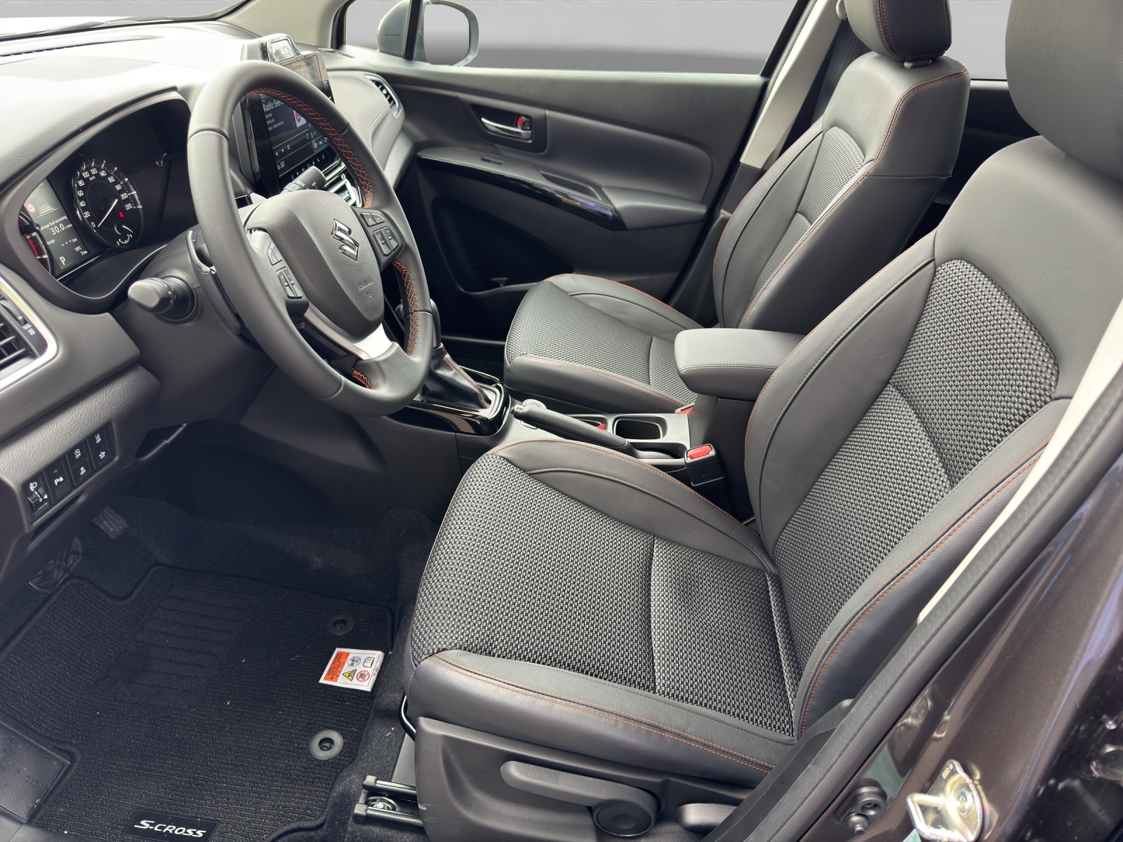 SUZUKI S-Cross 1.4 T Black Edition Top Hybrid 4x4-image-9