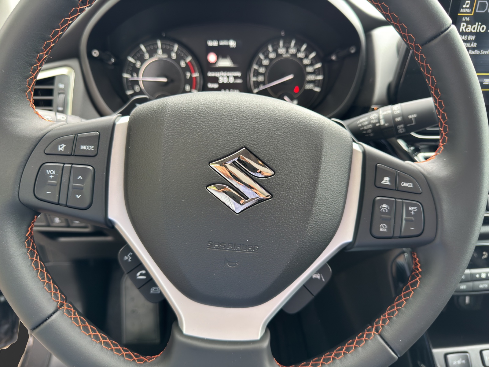 SUZUKI S-Cross 1.4 T Black Edition Top Hybrid 4x4-image-10