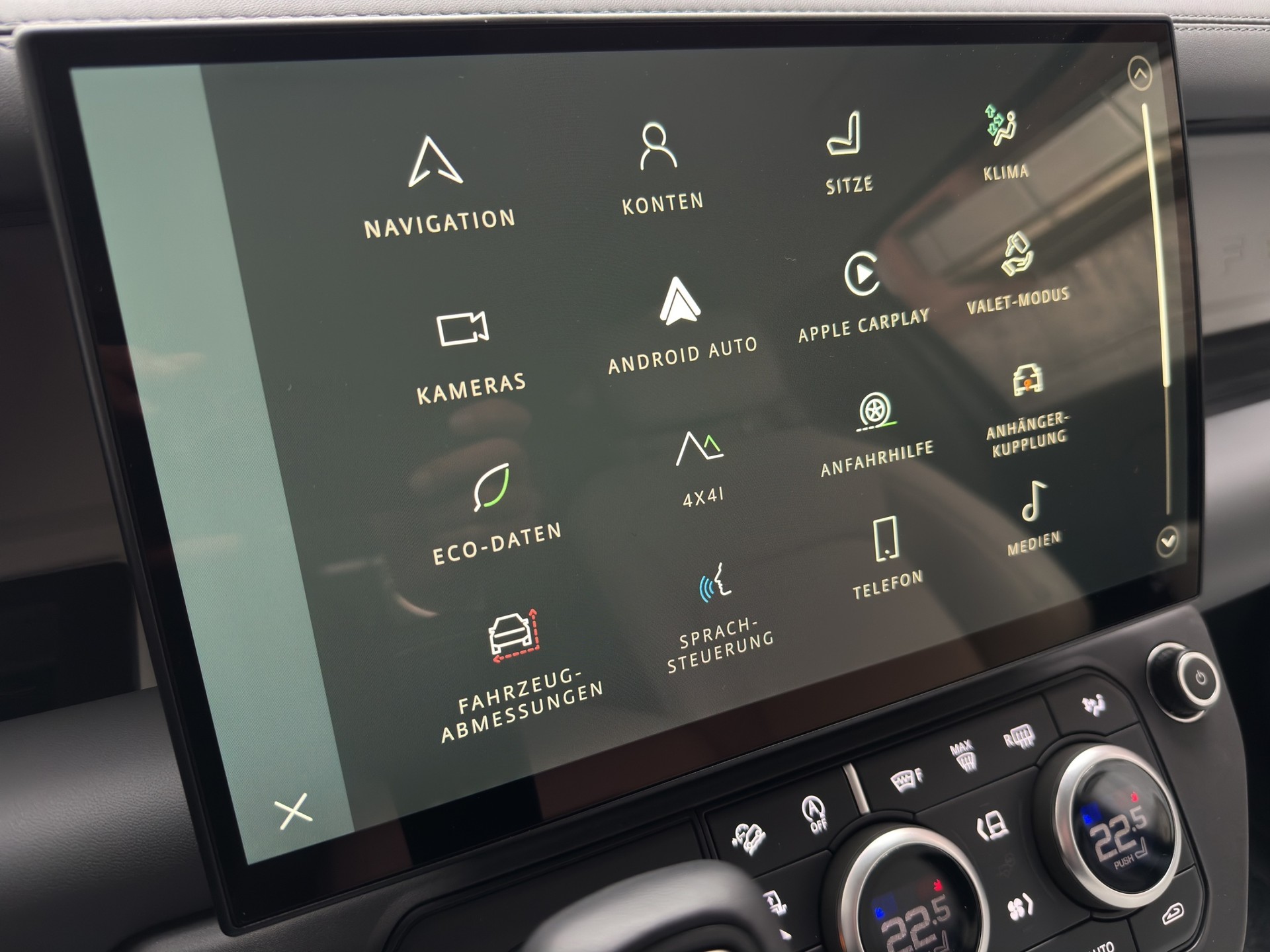 LAND ROVER Defender 90 3.0 D I6 250 X-Dynamic SE-image-10