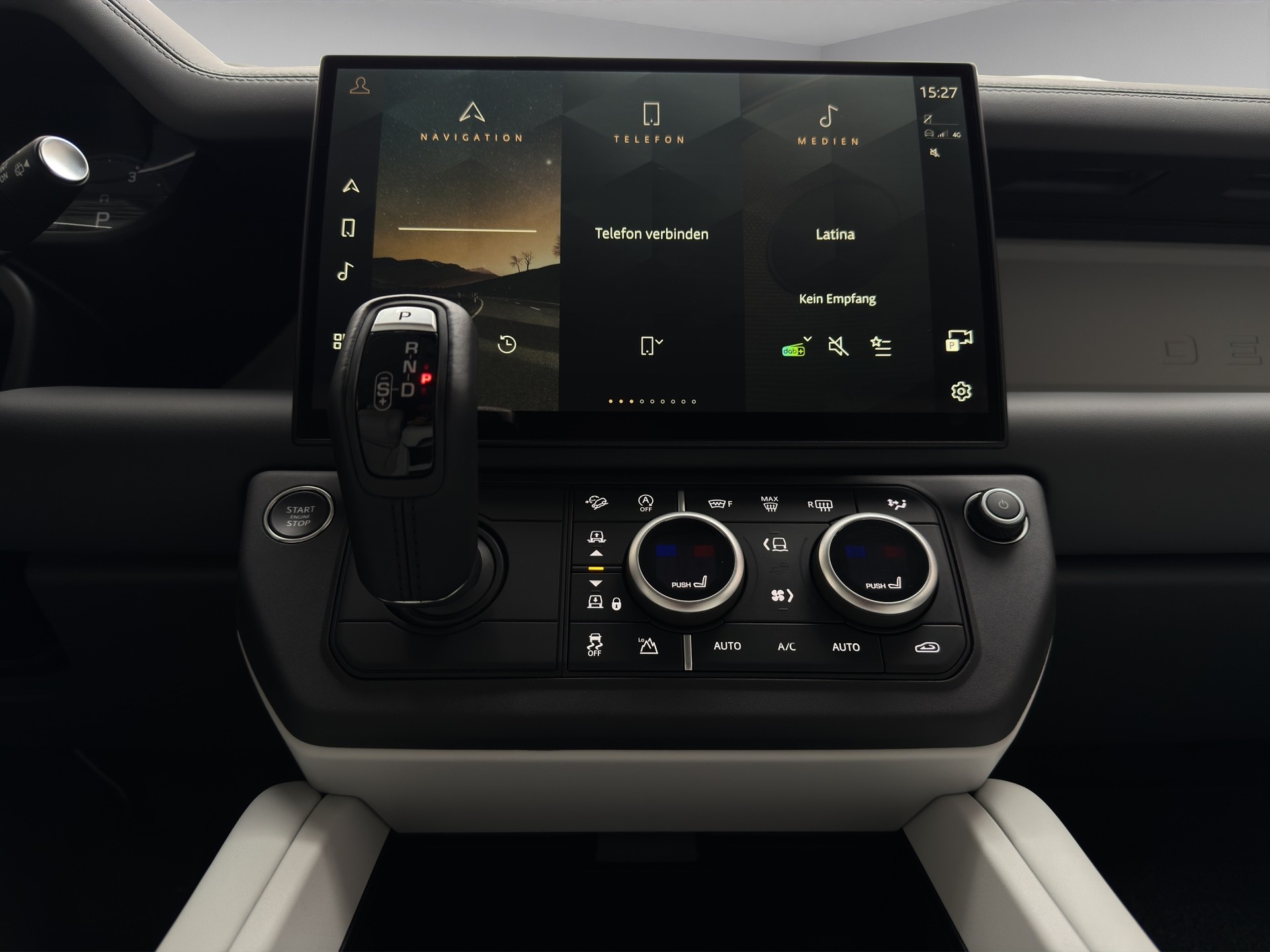 LAND ROVER Defender 90 3.0 D I6 250 X-Dynamic SE-image-8