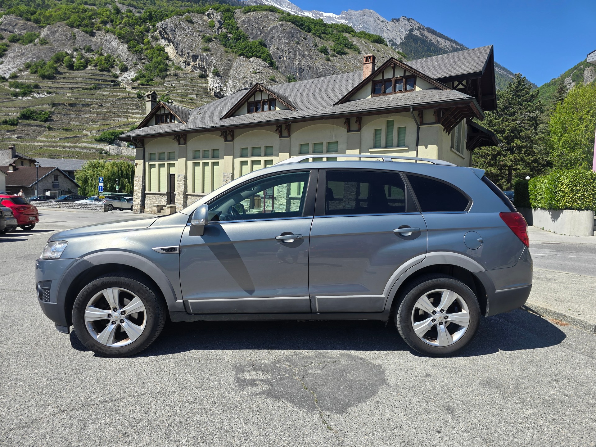CHEVROLET Captiva 2.4 100 Anniversary 4WD Automatic-image-2