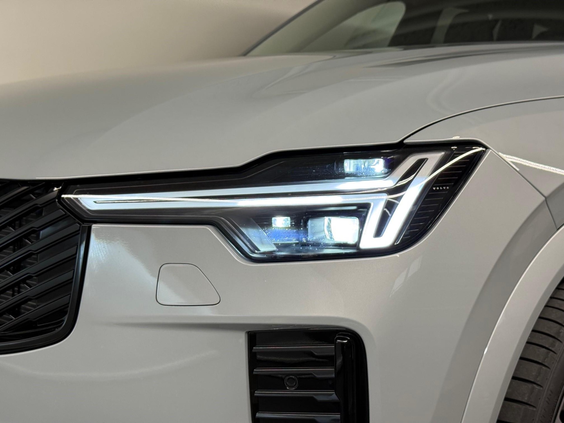 VOLVO XC90 2.0 T8 TE Plus Dark eAWD-image-19