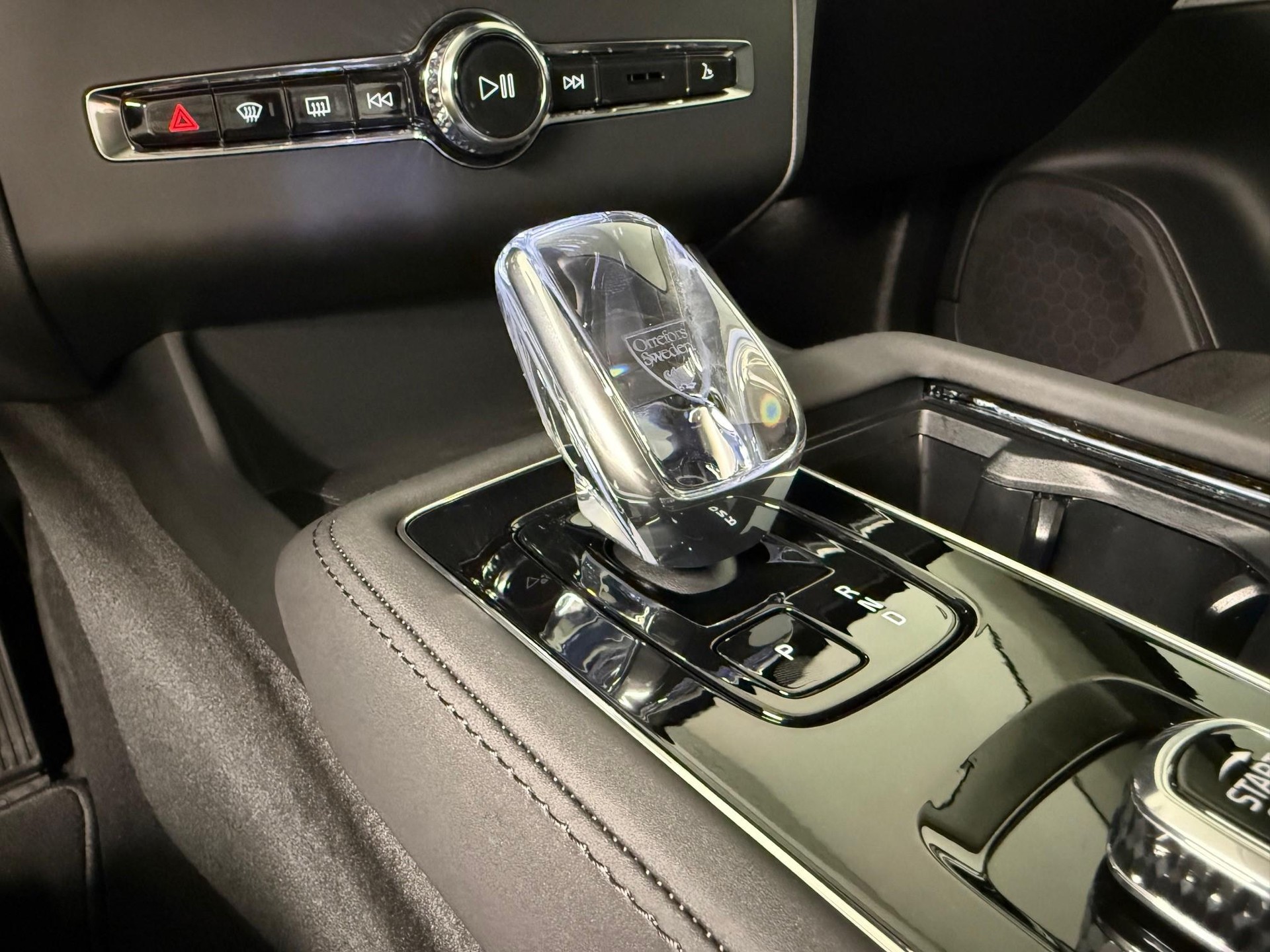 VOLVO XC90 2.0 T8 TE Plus Dark eAWD-image-17