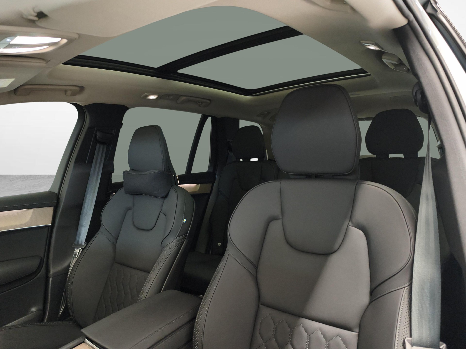 VOLVO XC90 2.0 T8 TE Plus Dark eAWD-image-8