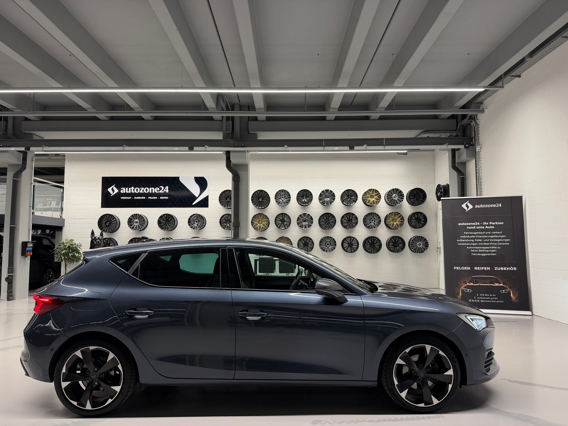 CUPRA Leon 1.5 eTSI DSG *Intelligent Drive Pack*Frisch MFK*Lückenlose Servicehistorie bei CUPRA*-showroom-element-2