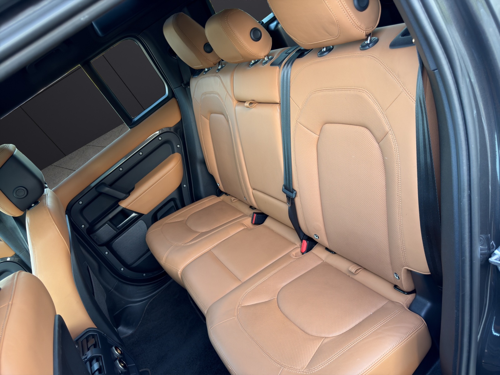 LAND ROVER Defender 110 525 V8 5.0 Carpathian Edition AT8-image-17