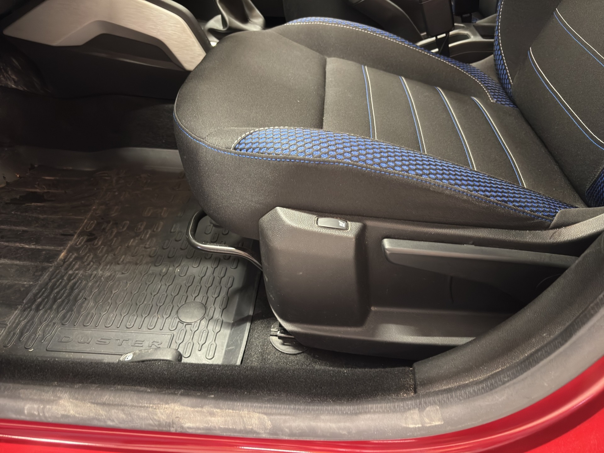 DACIA Duster TCe 130 Celebration 4x4-image-18