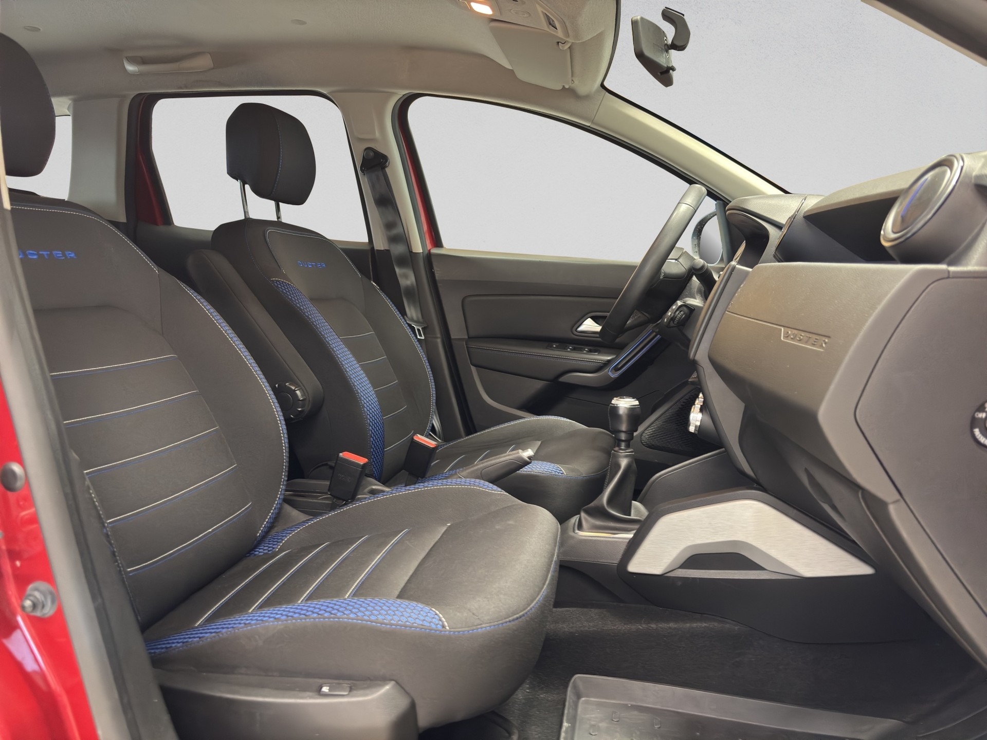 DACIA Duster TCe 130 Celebration 4x4-image-16