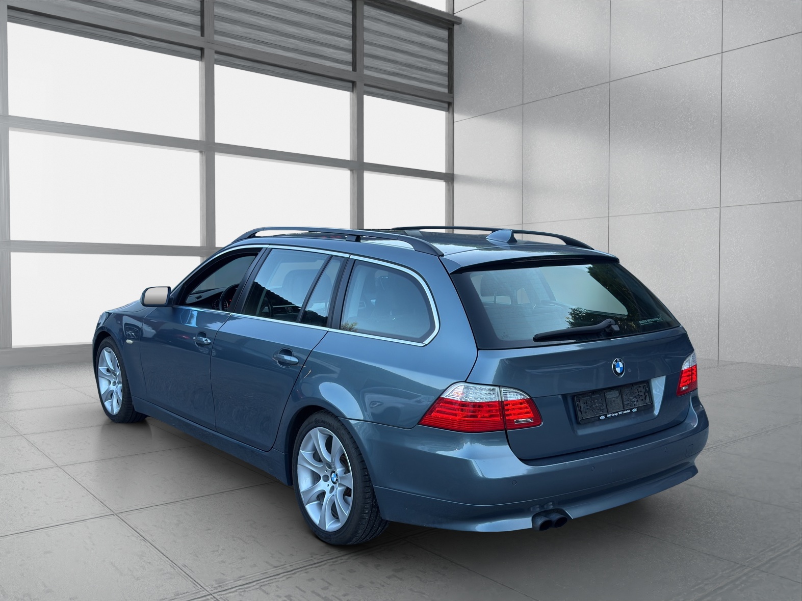 BMW 523i Touring Steptronic-image-2