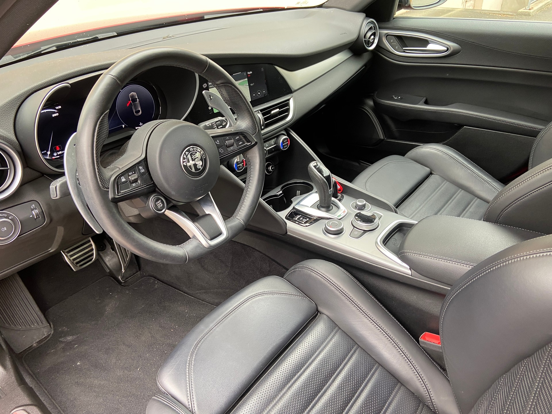 ALFA ROMEO Giulia 2.0 Veloce Q4 AT8 - Etna-showroom-element-3