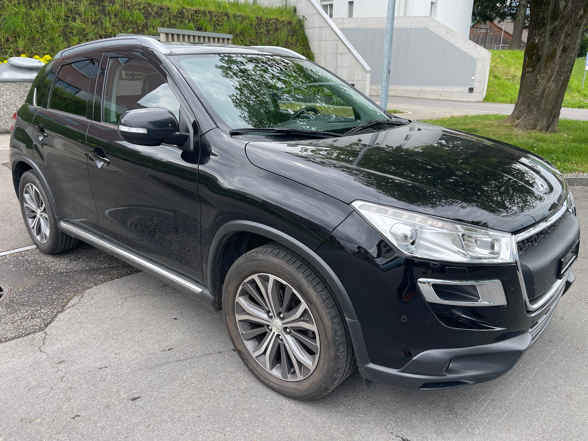 PEUGEOT 4008 1.8 HDi Allure 4WD-image-8