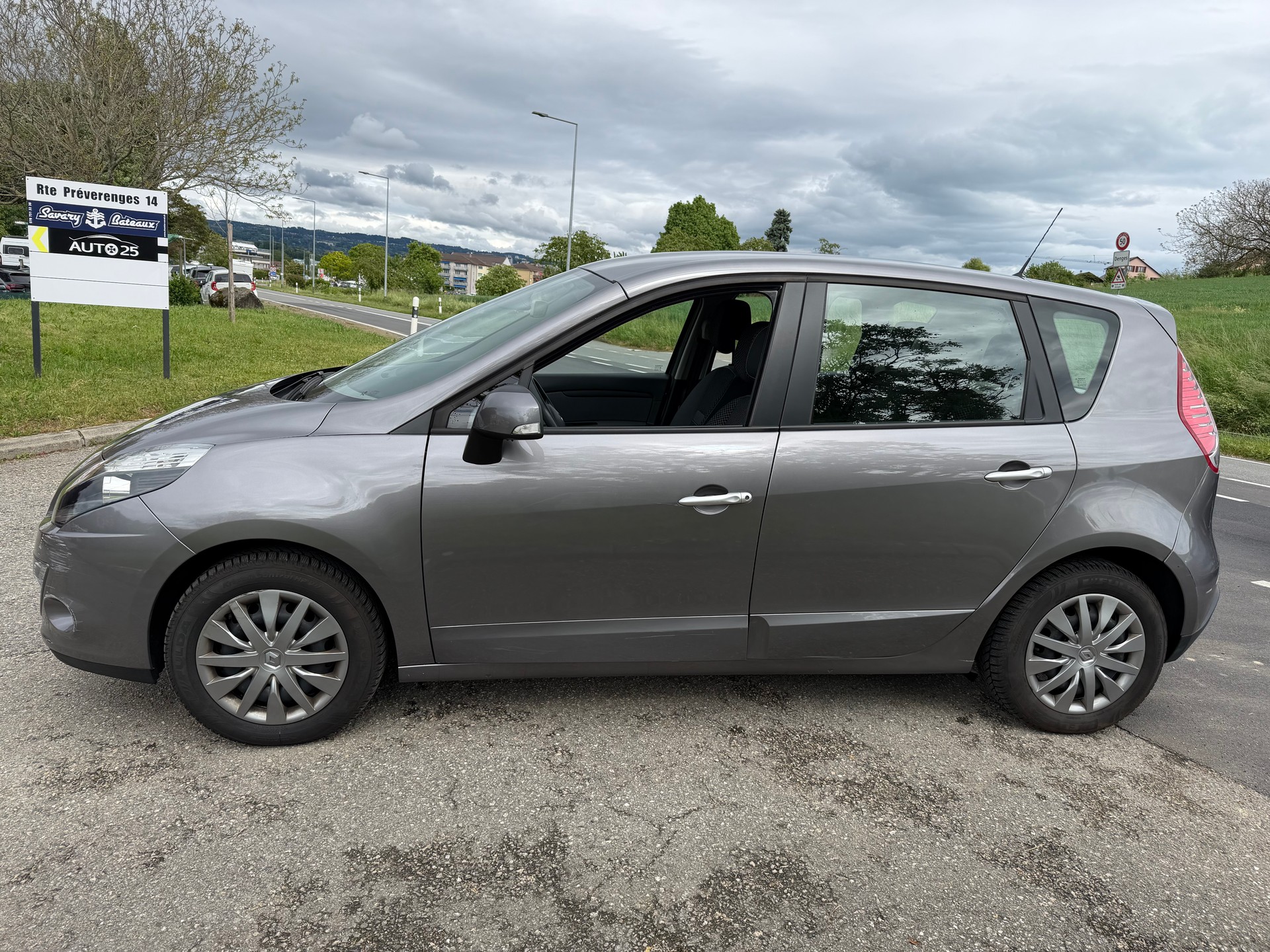 RENAULT Scénic 1.4 16V Turbo Dynamique-image-3