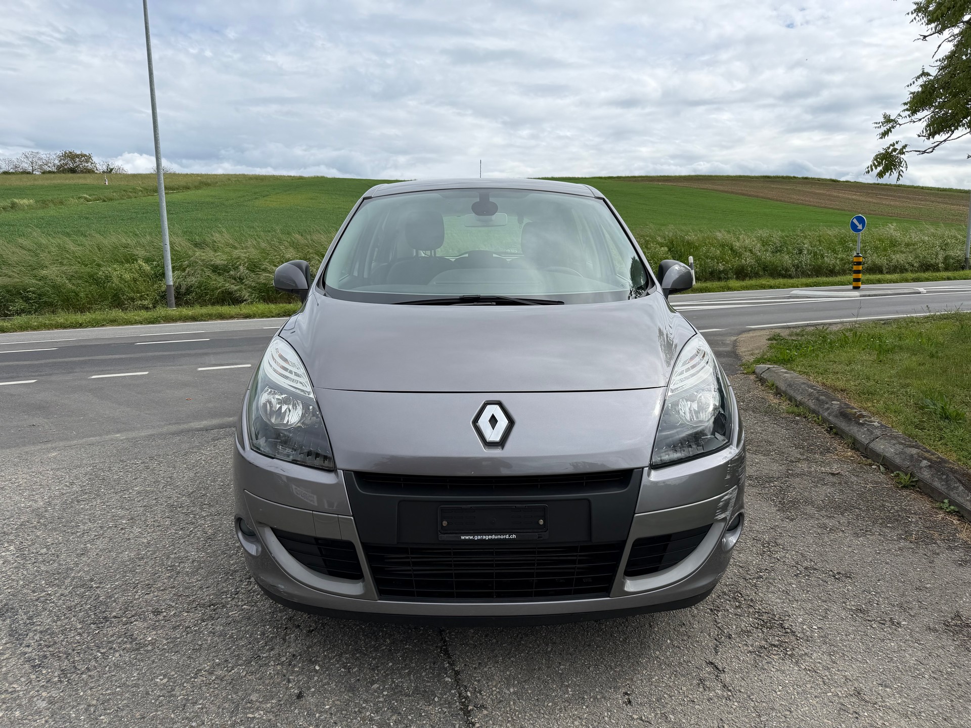 RENAULT Scénic 1.4 16V Turbo Dynamique-image-1