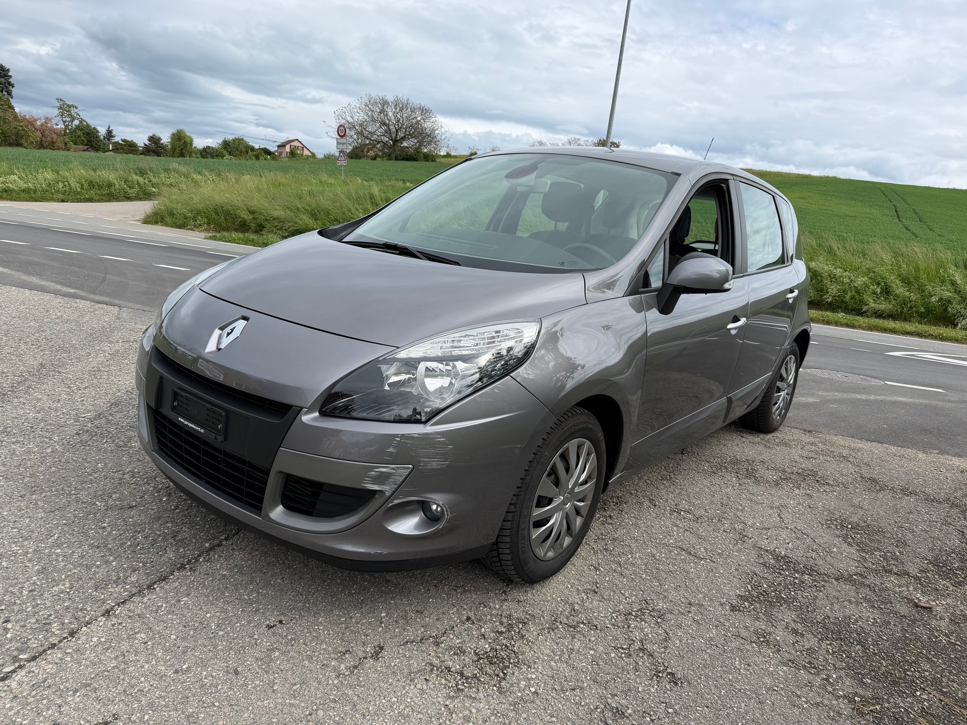 RENAULT Scénic 1.4 16V Turbo Dynamique-image-0