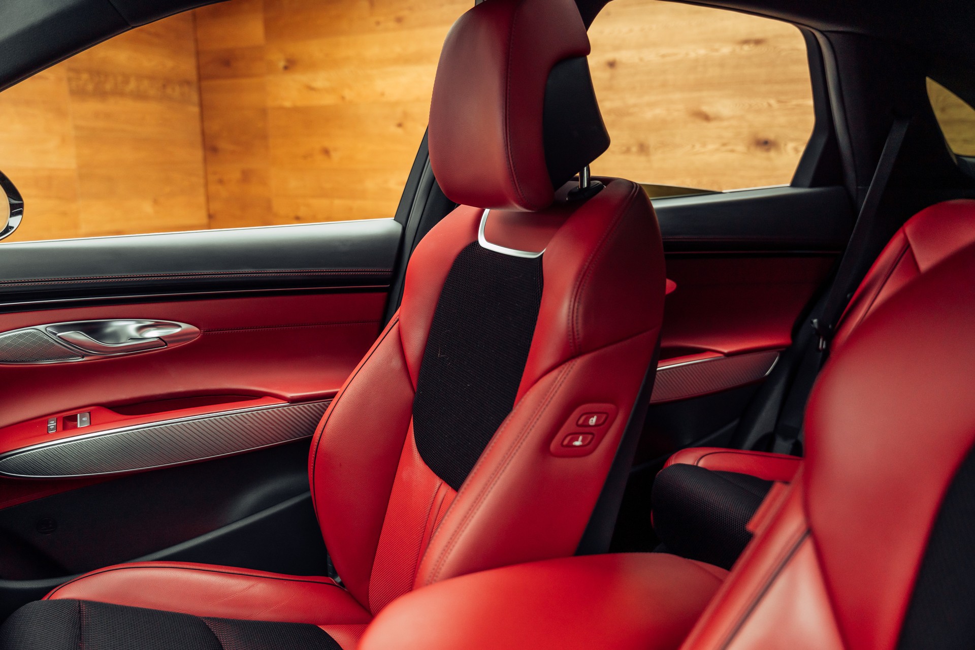 GENESIS GV70 2.2 CRDI Sport AT8 AWD-image-6