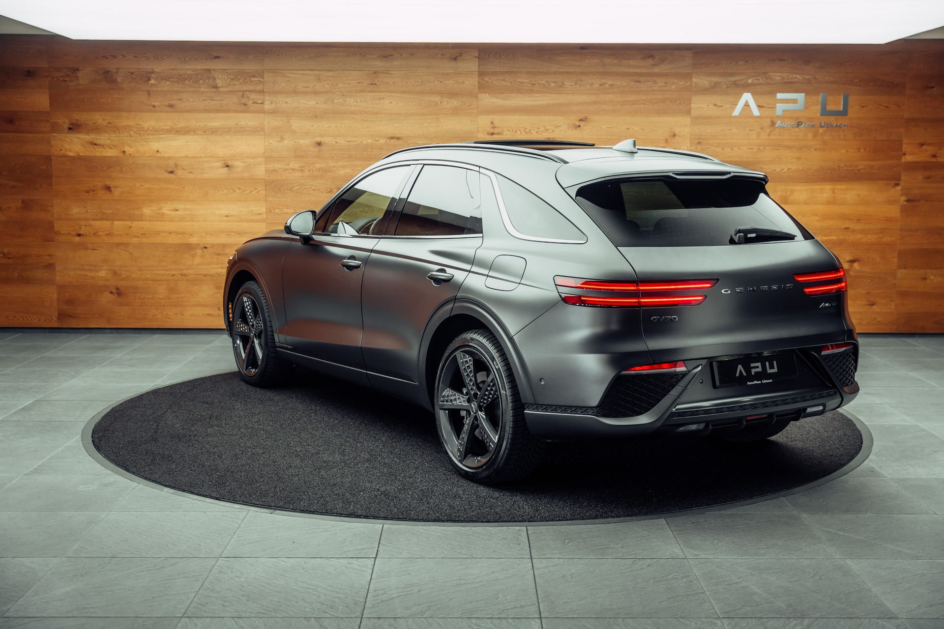 GENESIS GV70 2.2 CRDI Sport AT8 AWD-image-2