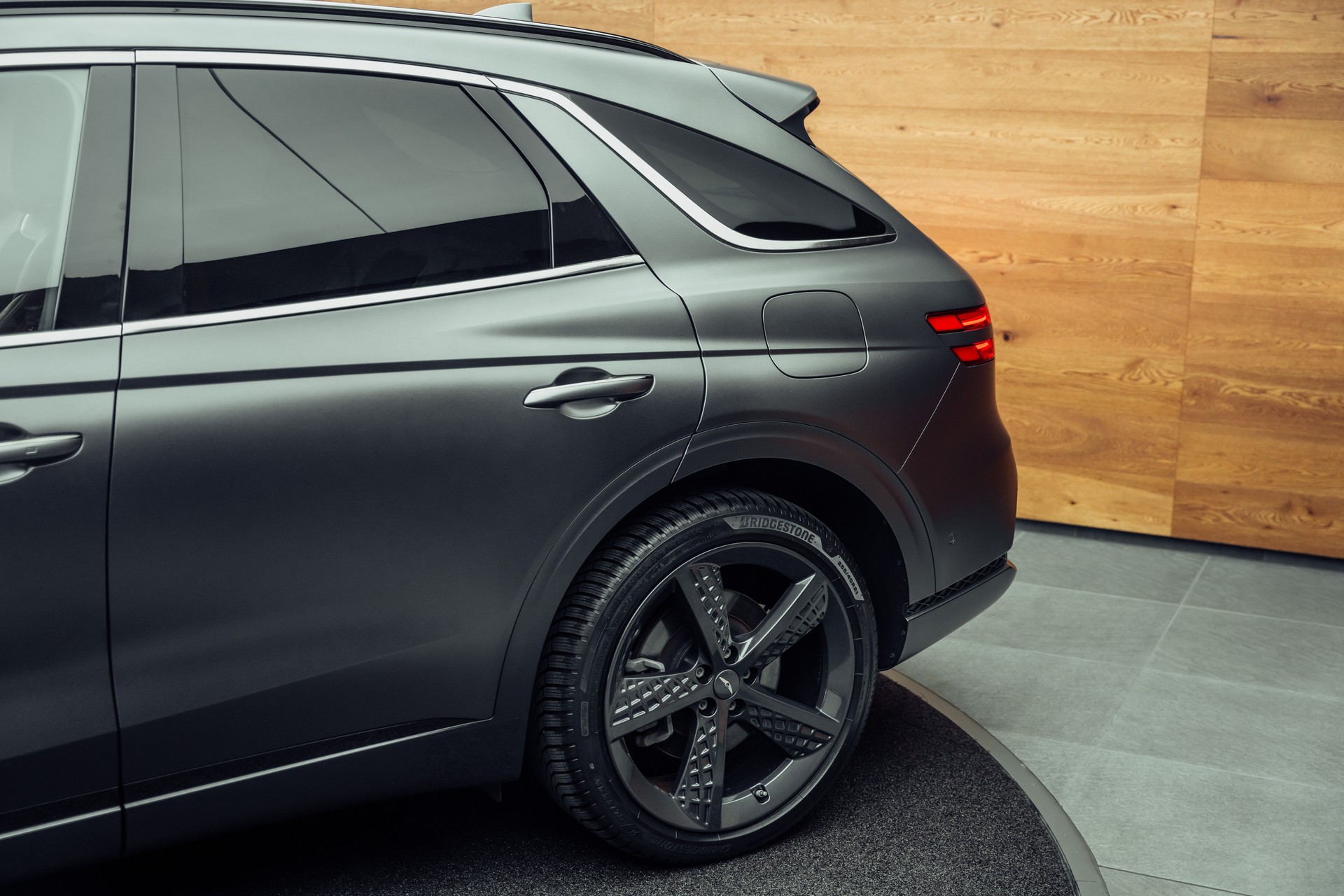 GENESIS GV70 2.2 CRDI Sport AT8 AWD-image-18
