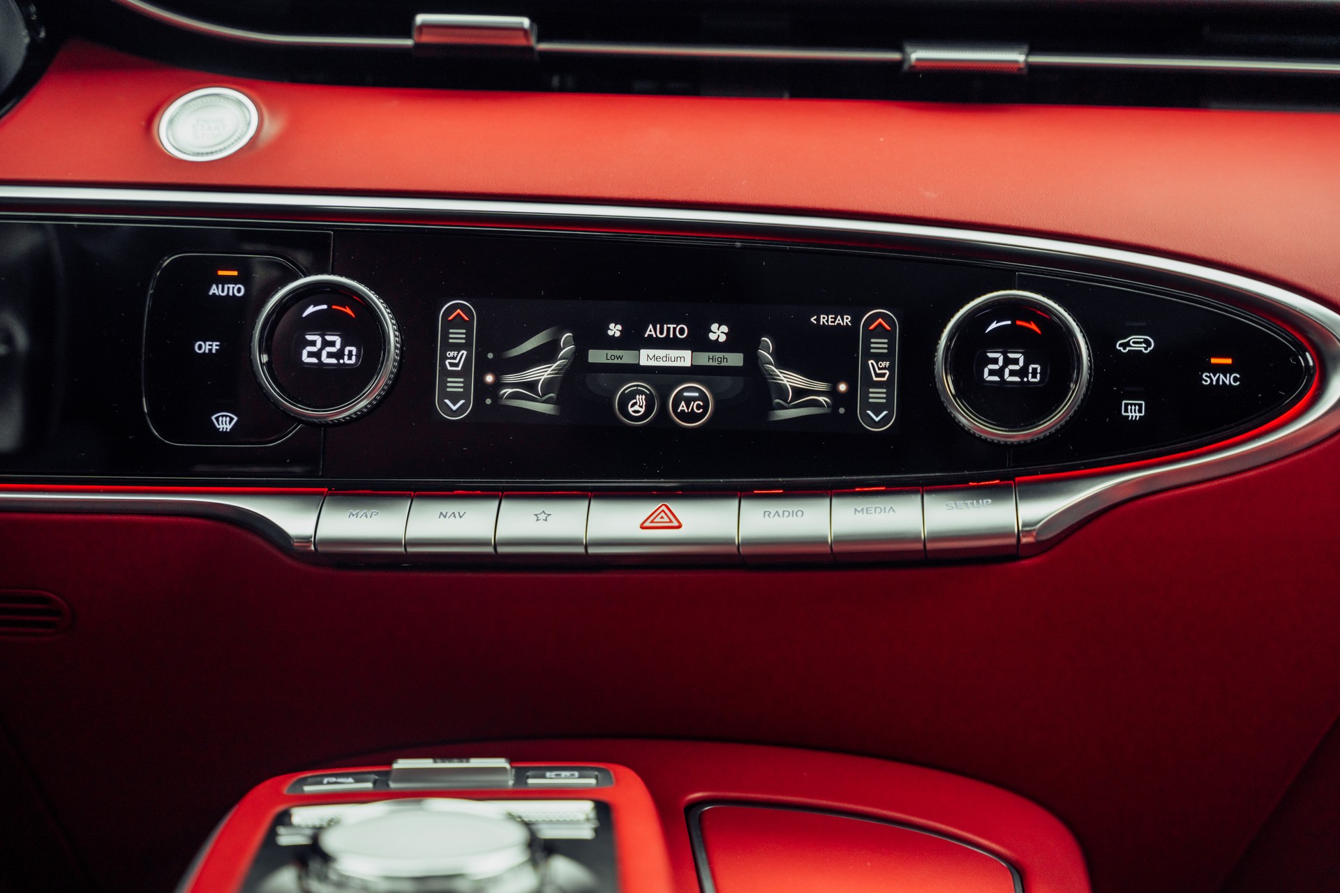 GENESIS GV70 2.2 CRDI Sport AT8 AWD-image-13