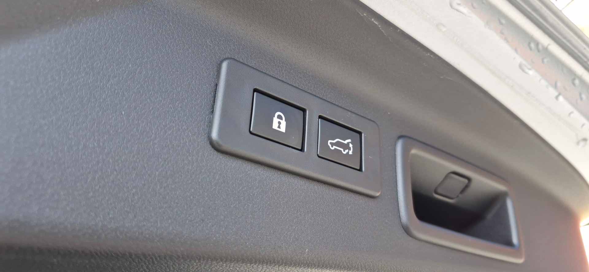SUBARU Forester 2.0i e-Boxer Swiss Plus Lineartronic-image-15
