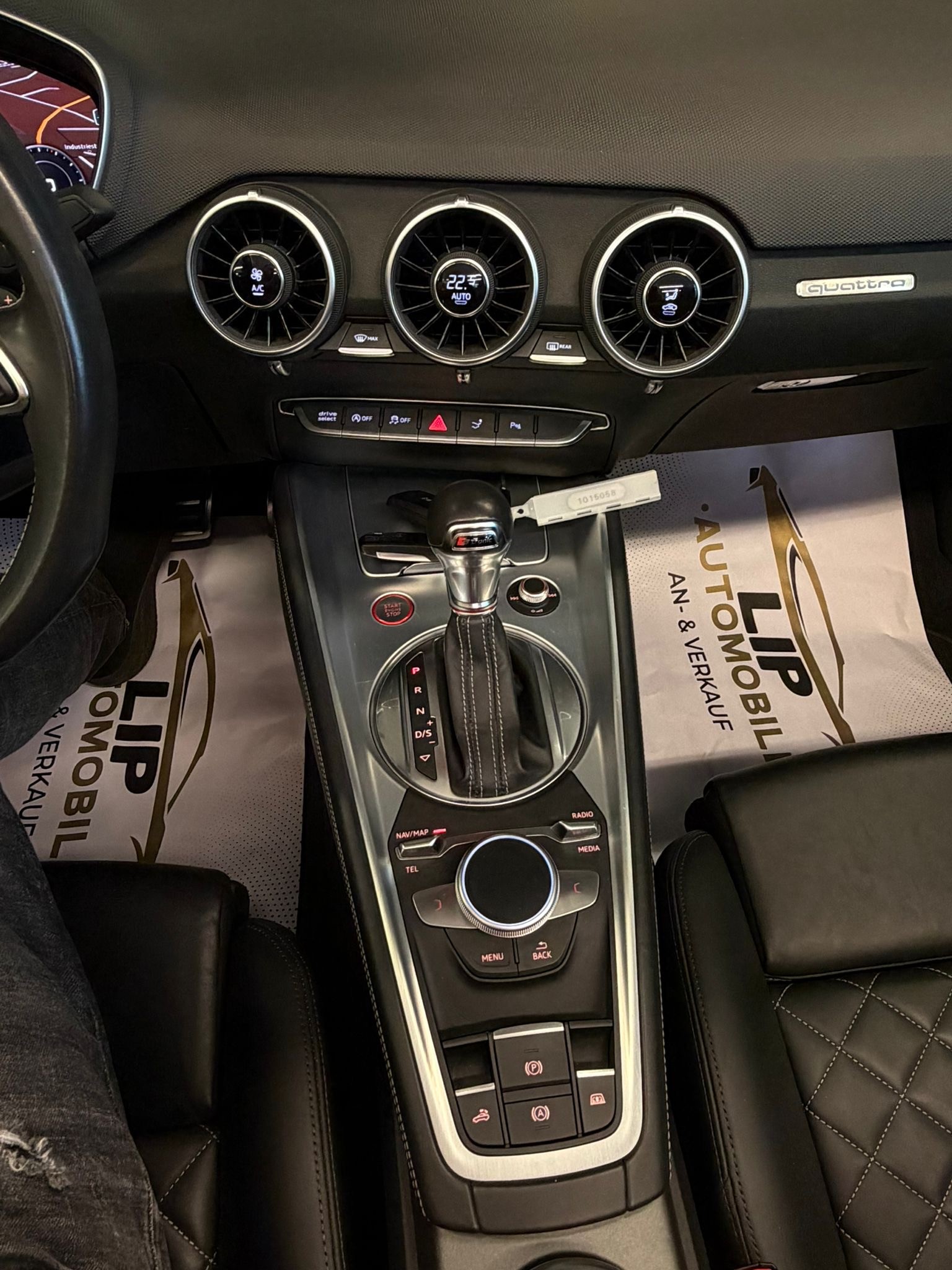 AUDI TTS Roadster 2.0 TFSI quattro S-tronic-image-12