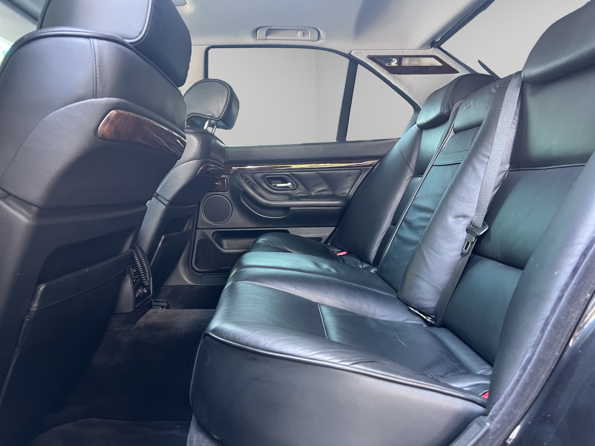 BMW 750i V12-image-8