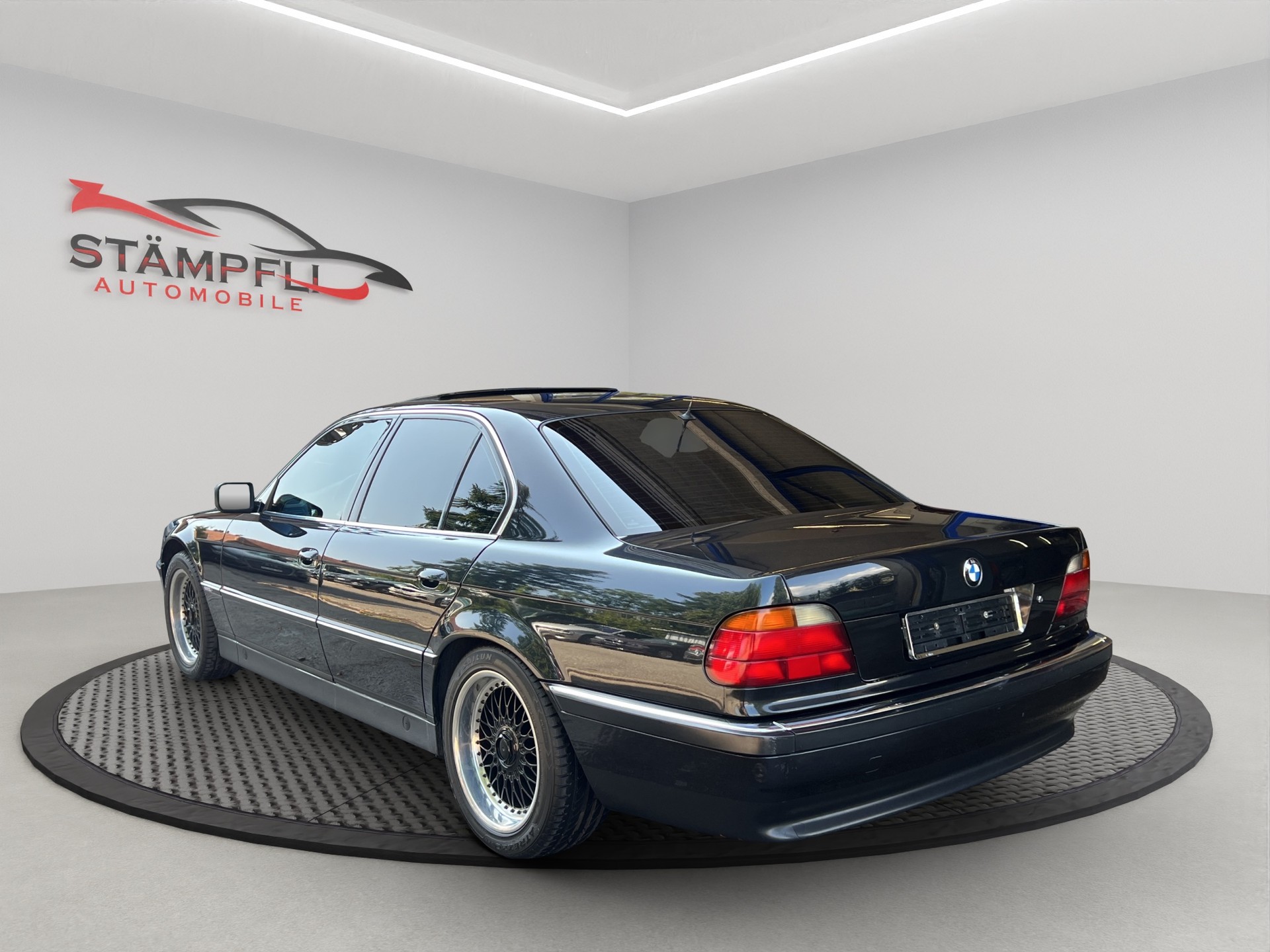BMW 750i V12-image-2
