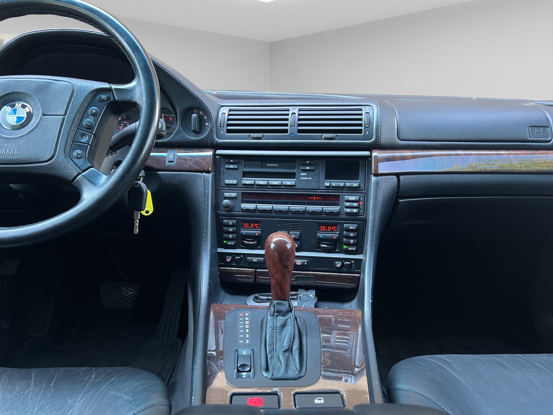 BMW 750i V12-image-10
