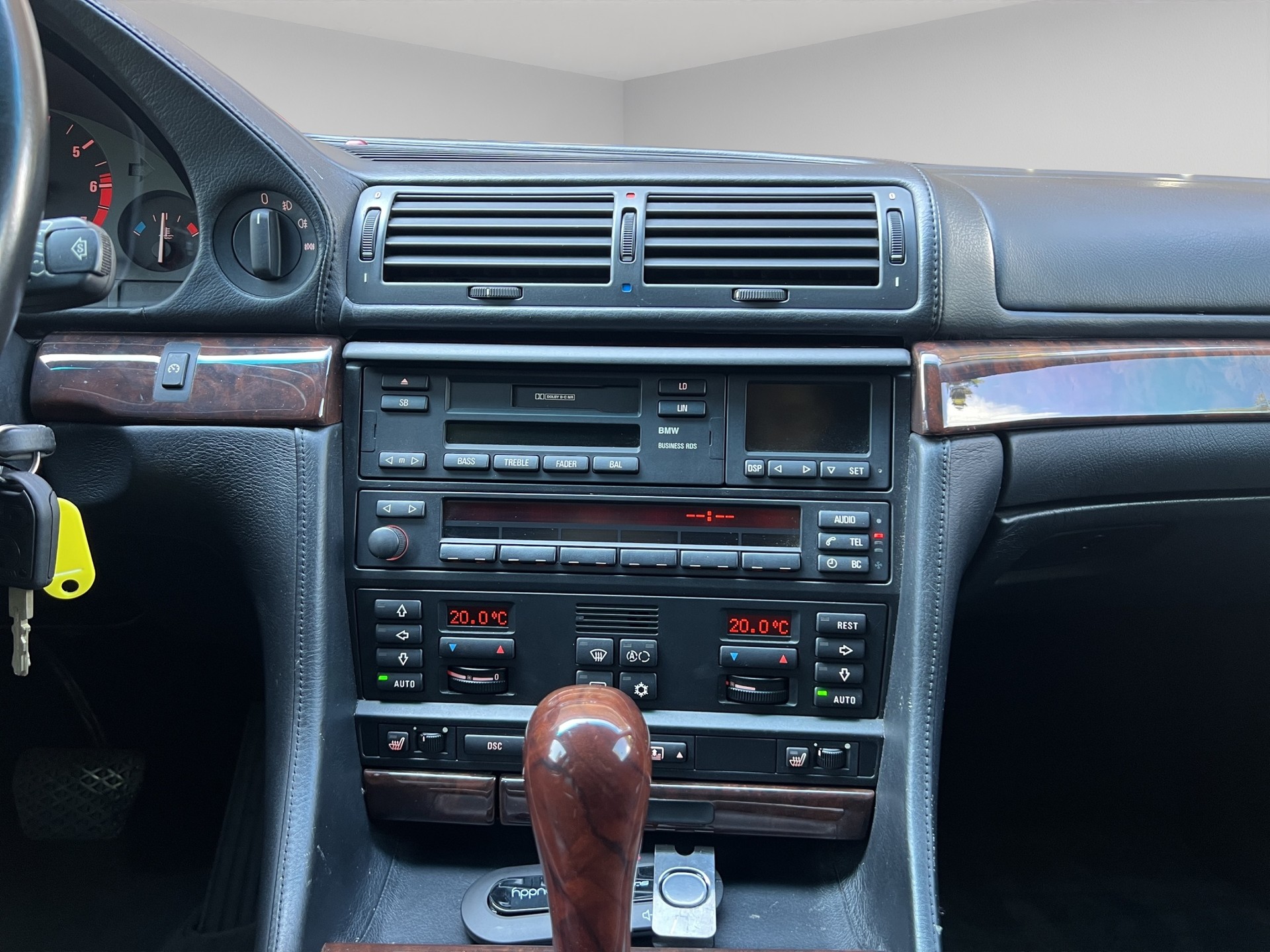 BMW 750i V12-image-11