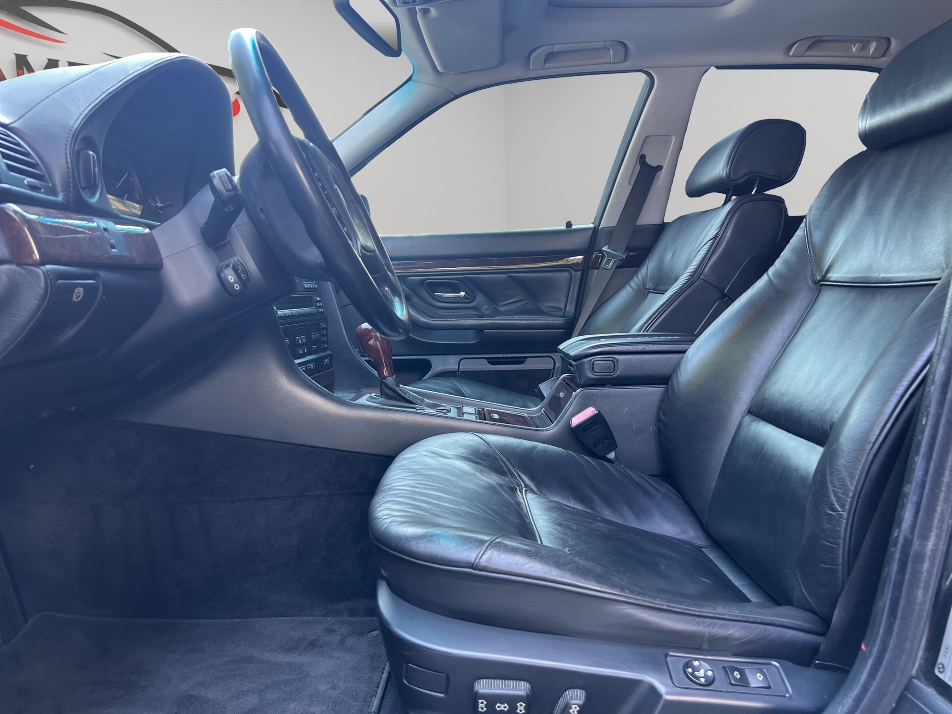 BMW 750i V12-image-7