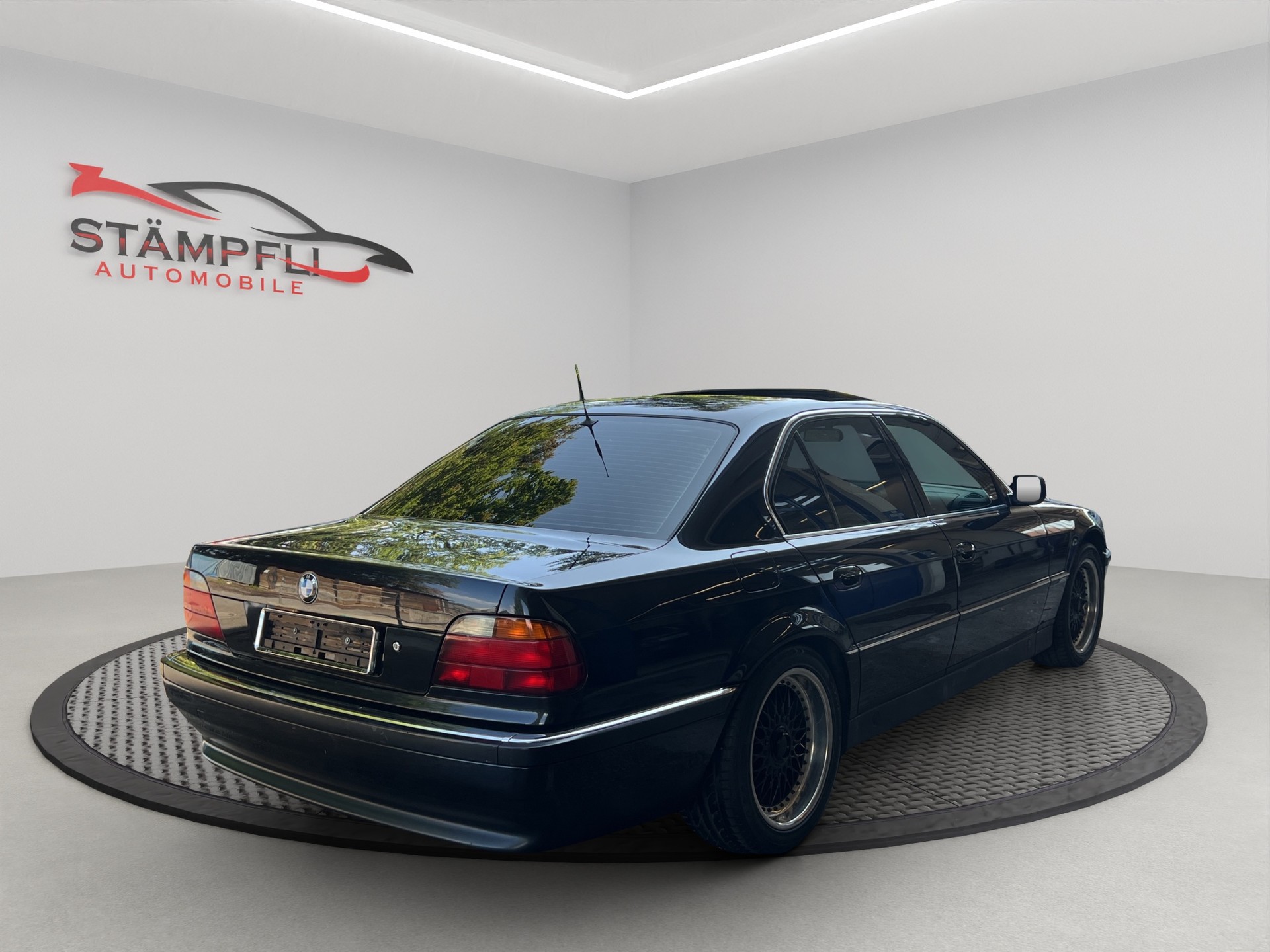 BMW 750i V12-image-4