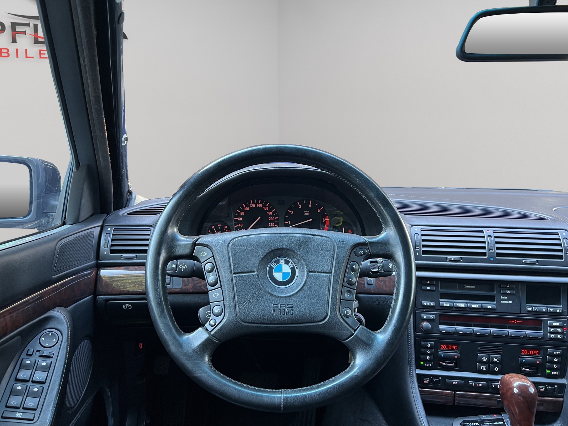 BMW 750i V12-image-9